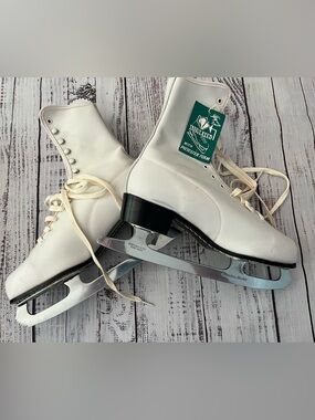 Vintage 60s 70s White Leather Ice Skates Canadian Rocket Sheffield Steel NOS 8